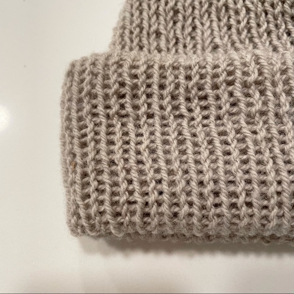 Hand knitted wool toque - Picture 2 of 3